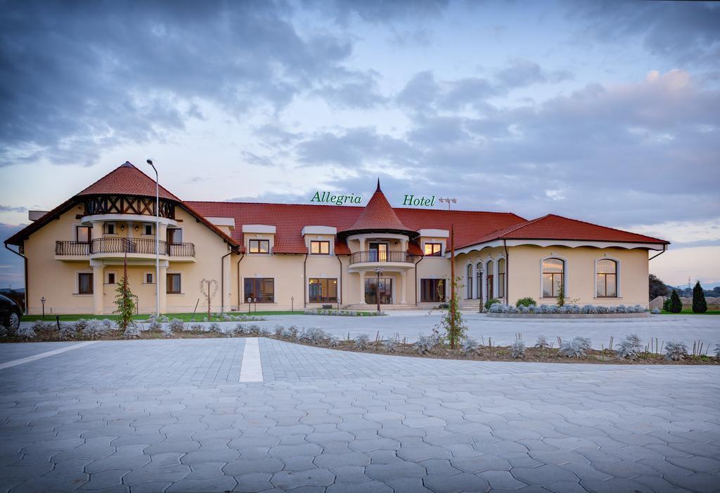 Allegria Hotel Алба-Юлія Екстер'єр фото