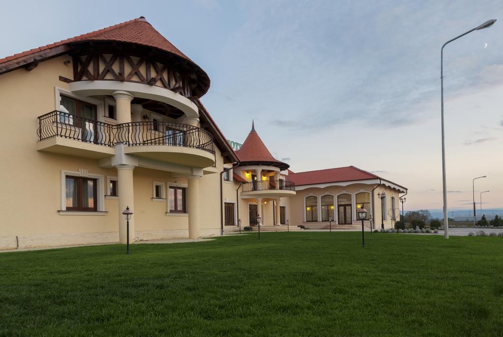 Allegria Hotel Алба-Юлія Екстер'єр фото