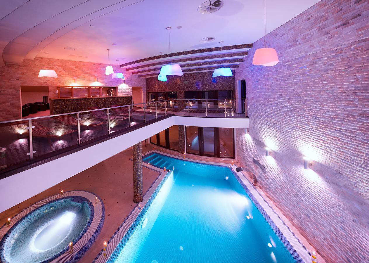 Allegria Hotel Алба-Юлія Екстер'єр фото